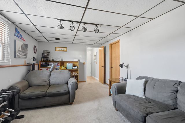 4215 W 16th Street, Davenport, IA 52804