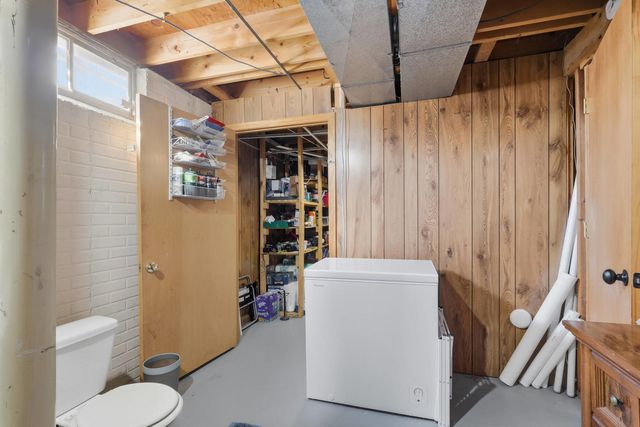 4215 W 16th Street, Davenport, IA 52804