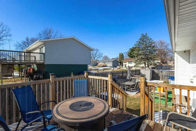 4215 W 16th Street, Davenport, IA 52804