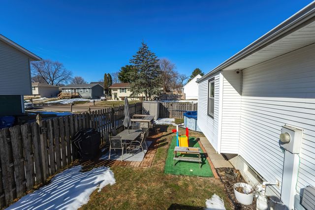 4215 W 16th Street, Davenport, IA 52804