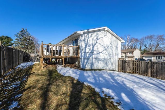 4215 W 16th Street, Davenport, IA 52804