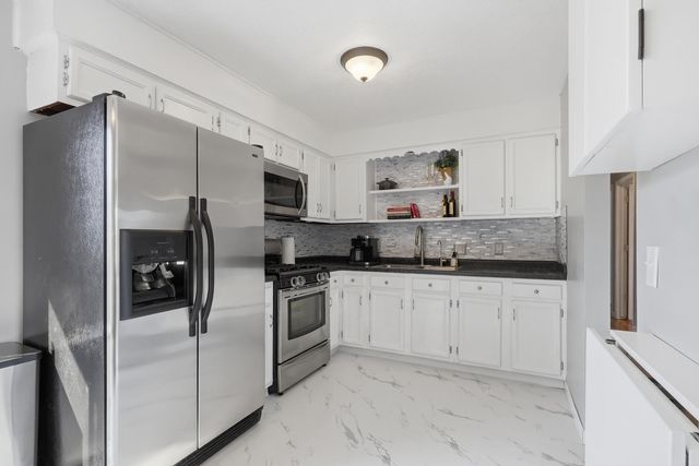 4215 W 16th Street, Davenport, IA 52804