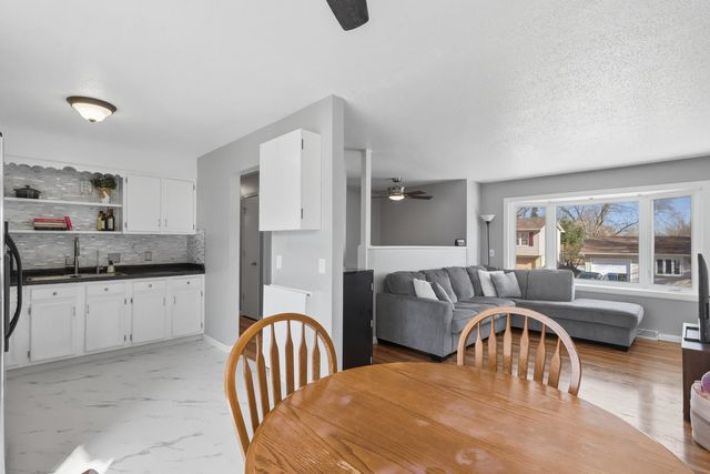 4215 W 16th Street, Davenport, IA 52804