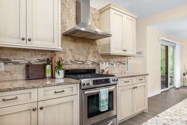 4985 W Village Court SE, Ada, MI 49301