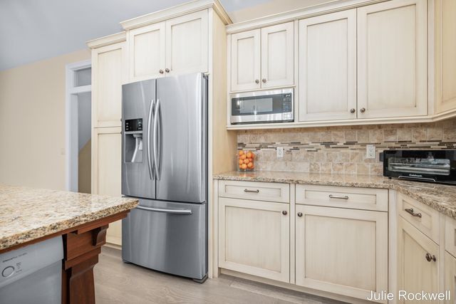 4985 W Village Court SE, Ada, MI 49301