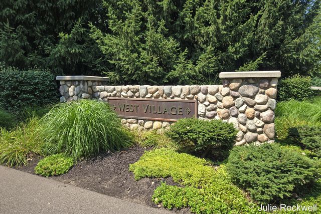 4985 W Village Court SE, Ada, MI 49301