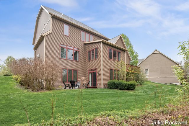4985 W Village Court SE, Ada, MI 49301