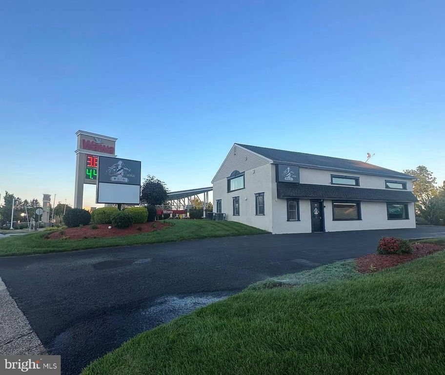 909 BUSTLETON PIKE, FEASTERVILLE-TREVOSE, PA 19053 — photo 2
