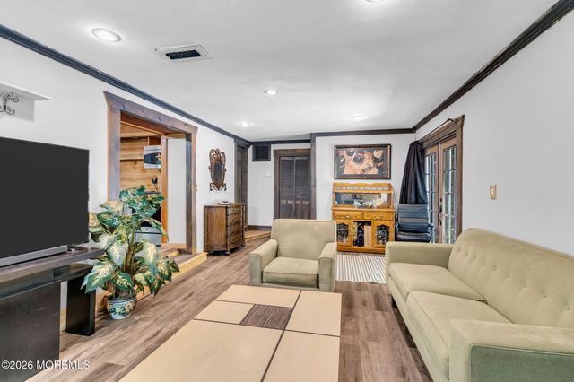 21 Yellowbrook Road, Freehold, NJ 07728