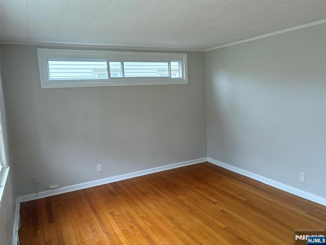 148 E 54th 1, Elmwood Park, NJ 07410
