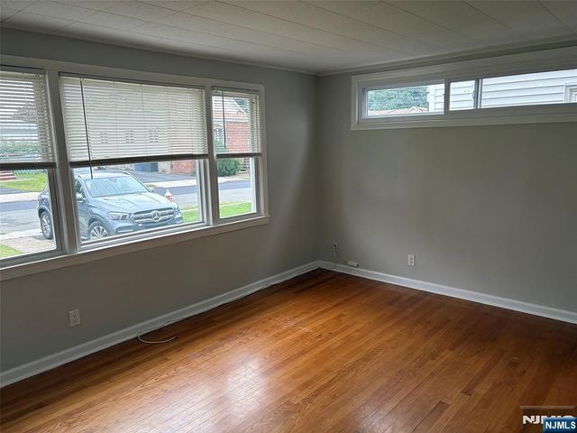 148 E 54th 1, Elmwood Park, NJ 07410