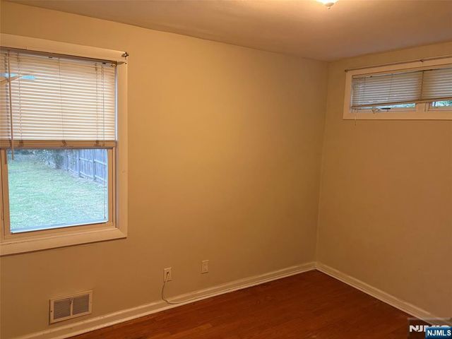 148 E 54th 1, Elmwood Park, NJ 07410