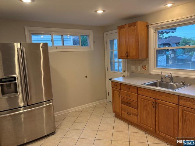 148 E 54th 1, Elmwood Park, NJ 07410