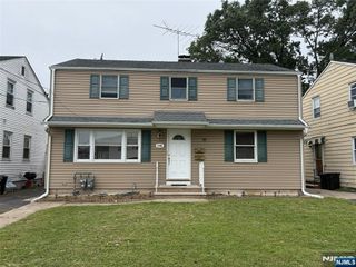 148 E 54th 1, Elmwood Park, NJ 07410