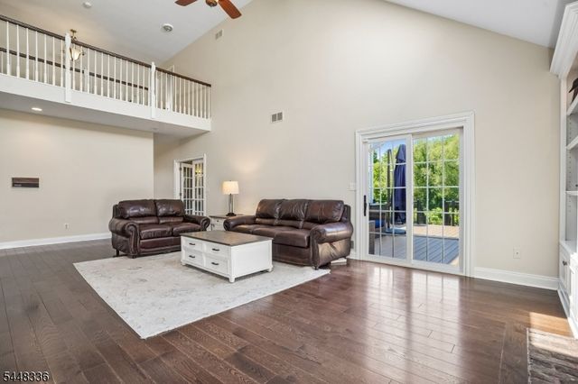 6 Proprietor Ln, Readington Twp., NJ 08889