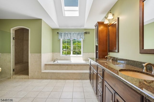 6 Proprietor Ln, Readington Twp., NJ 08889