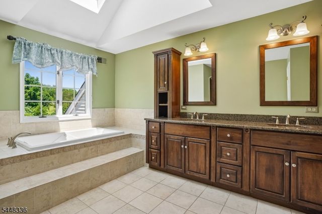 6 Proprietor Ln, Readington Twp., NJ 08889