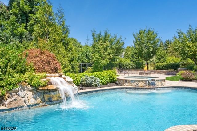 6 Proprietor Ln, Readington Twp., NJ 08889
