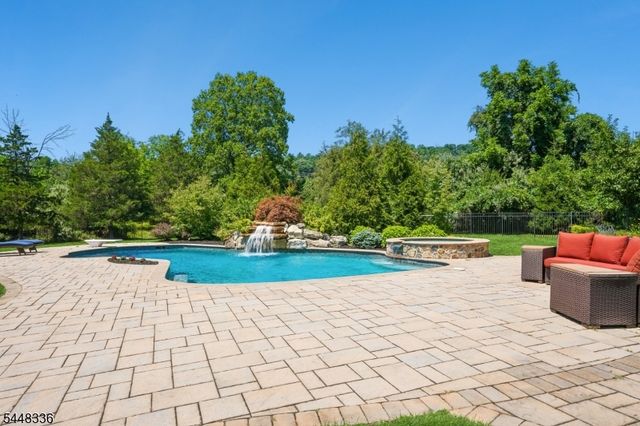 6 Proprietor Ln, Readington Twp., NJ 08889