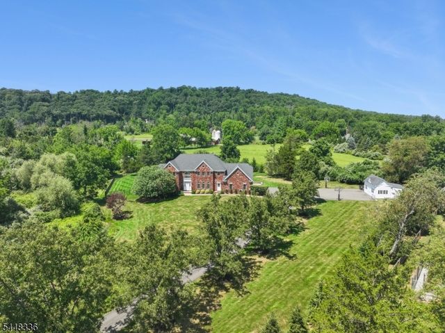 6 Proprietor Ln, Readington Twp., NJ 08889