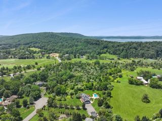 6 Proprietor Ln, Readington Twp., NJ 08889