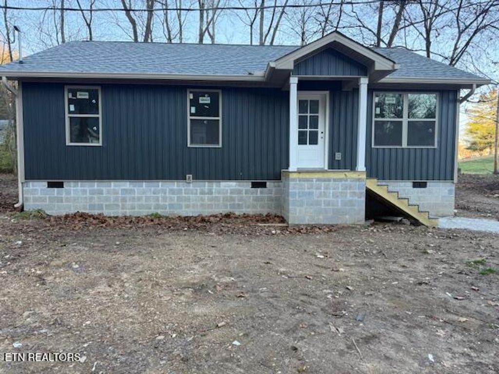 501 Hillcrest St, Clinton, TN 37716