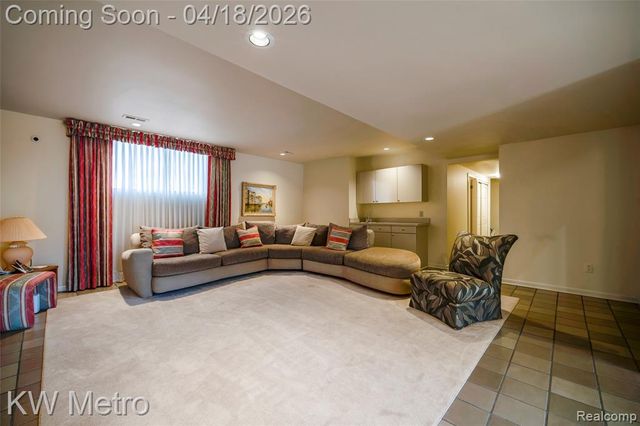3086 Bloomfield Park Drive, West Bloomfield, MI 48323