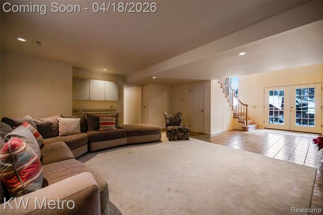 3086 Bloomfield Park Drive, West Bloomfield, MI 48323