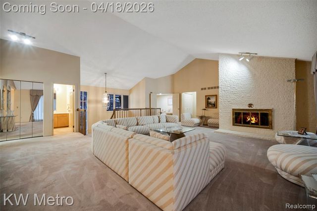 3086 Bloomfield Park Drive, West Bloomfield, MI 48323