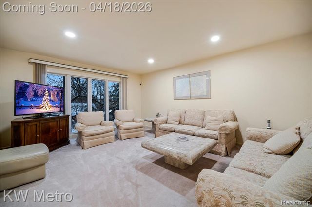 3086 Bloomfield Park Drive, West Bloomfield, MI 48323
