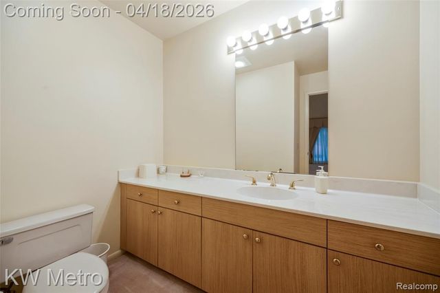 3086 Bloomfield Park Drive, West Bloomfield, MI 48323