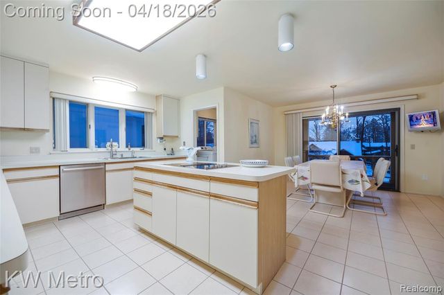 3086 Bloomfield Park Drive, West Bloomfield, MI 48323