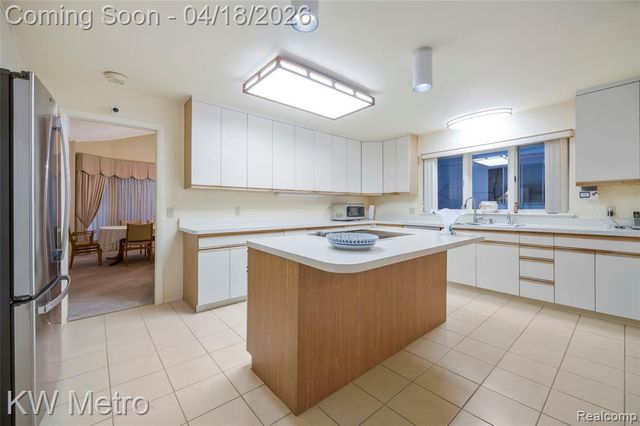 3086 Bloomfield Park Drive, West Bloomfield, MI 48323