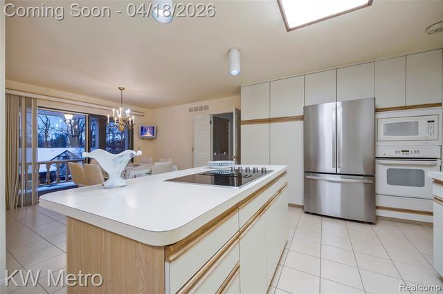 3086 Bloomfield Park Drive, West Bloomfield, MI 48323