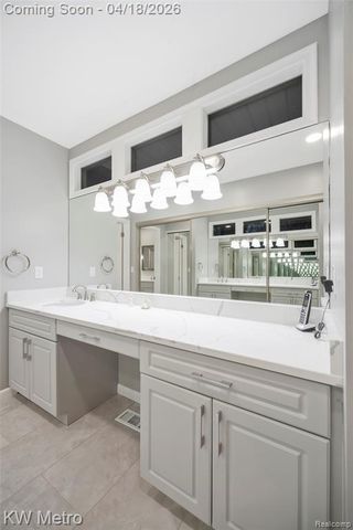 3086 Bloomfield Park Drive, West Bloomfield, MI 48323