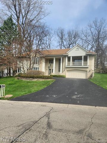 3086 Bloomfield Park Drive, West Bloomfield, MI 48323