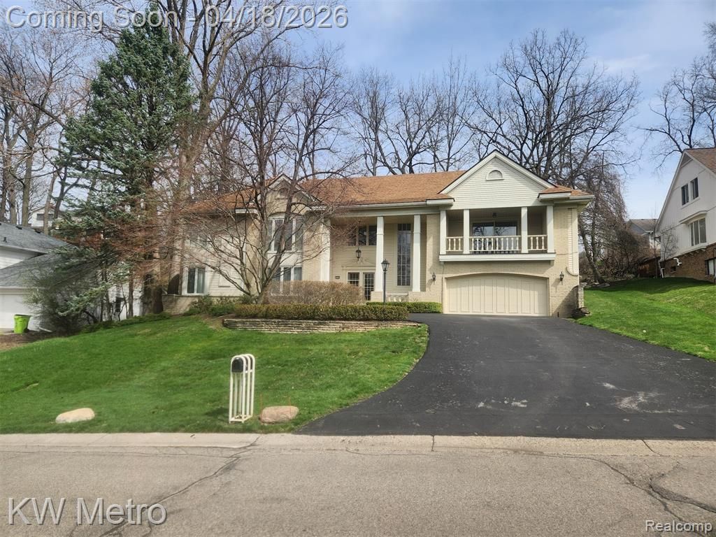 3086 Bloomfield Park Drive, West Bloomfield, MI 48323
