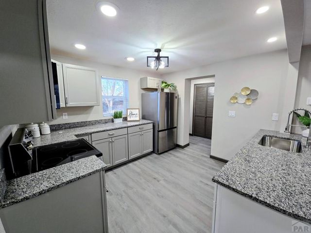 4205 St Clair Ave, Pueblo, CO 81005