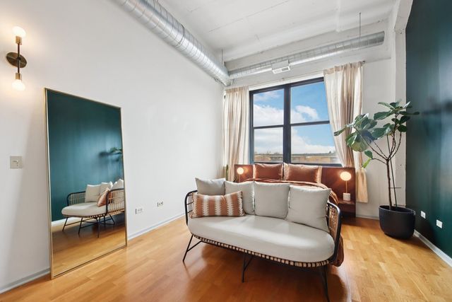 2323 W PERSHING Road 340, Chicago, IL 60609