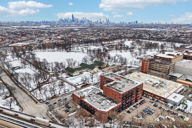 2323 W PERSHING Road 340, Chicago, IL 60609