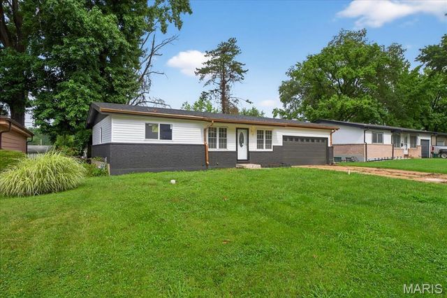 10243 Pannell Drive, St Louis, MO 63136