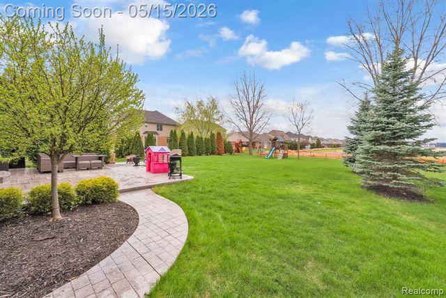 50647 Bredenbury Drive, Macomb, MI 48044