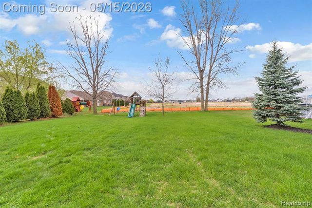 50647 Bredenbury Drive, Macomb, MI 48044