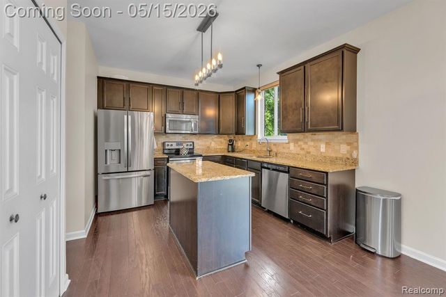 50647 Bredenbury Drive, Macomb, MI 48044
