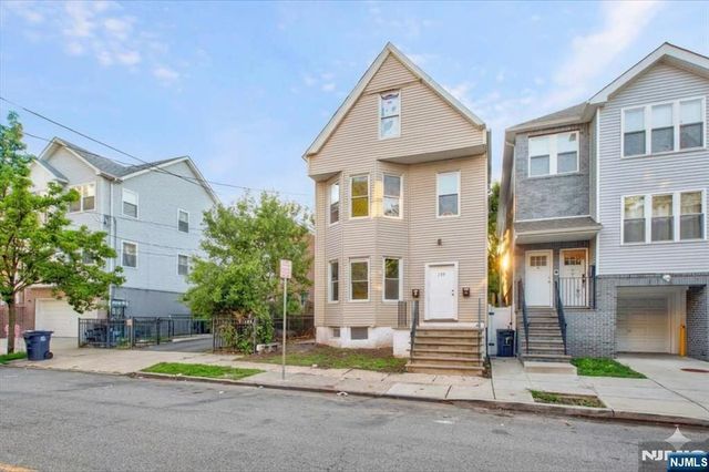 225 10th Street, Newark, NJ 07107