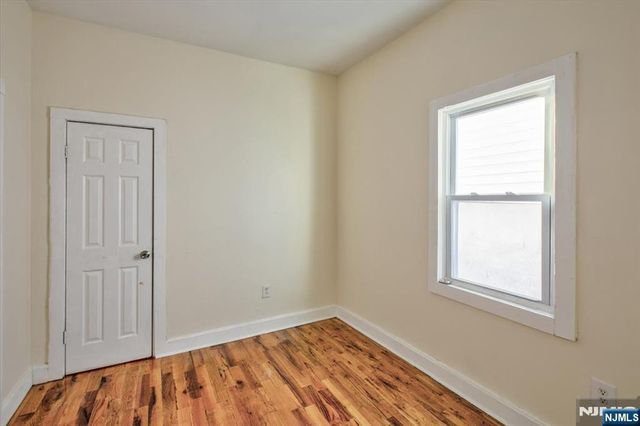 225 10th Street, Newark, NJ 07107