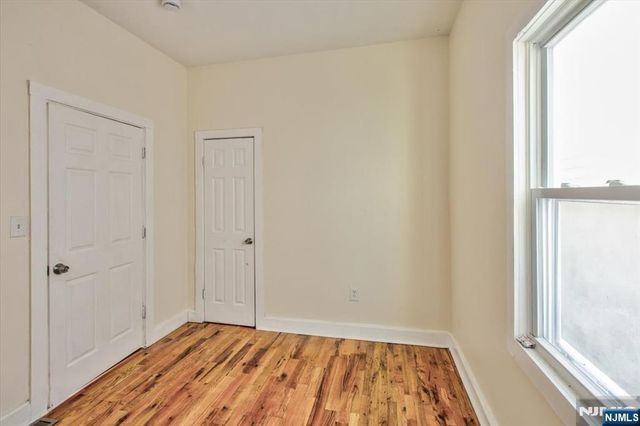 225 10th Street, Newark, NJ 07107