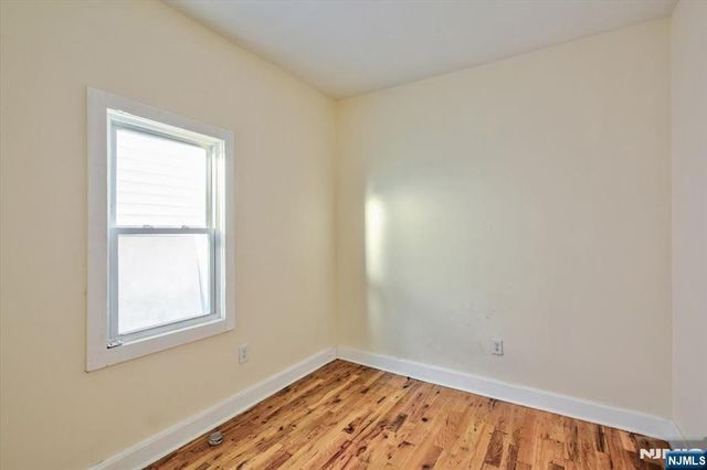225 10th Street, Newark, NJ 07107