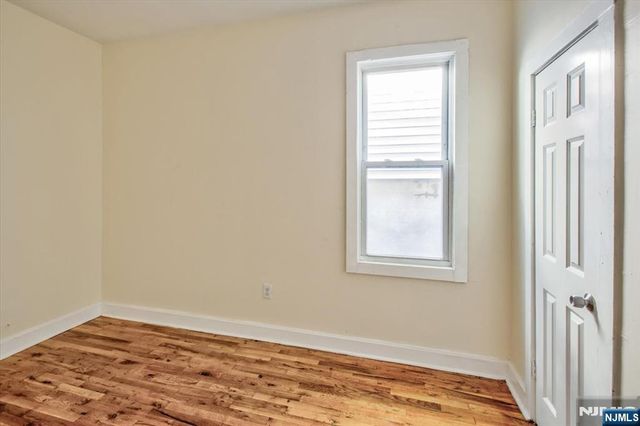 225 10th Street, Newark, NJ 07107