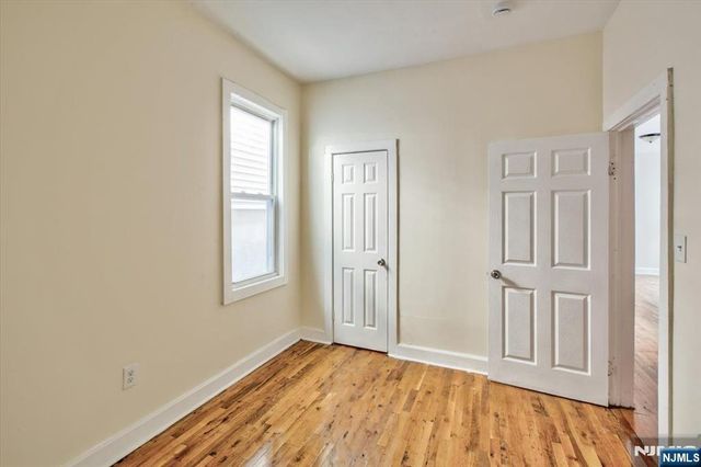 225 10th Street, Newark, NJ 07107